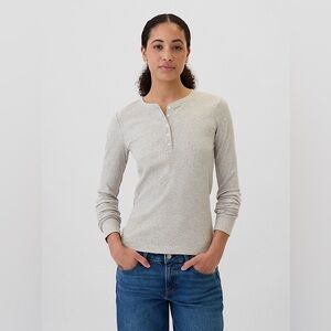 GAP Women’s Ribbed Henley T-Shirt - Gray, size L
